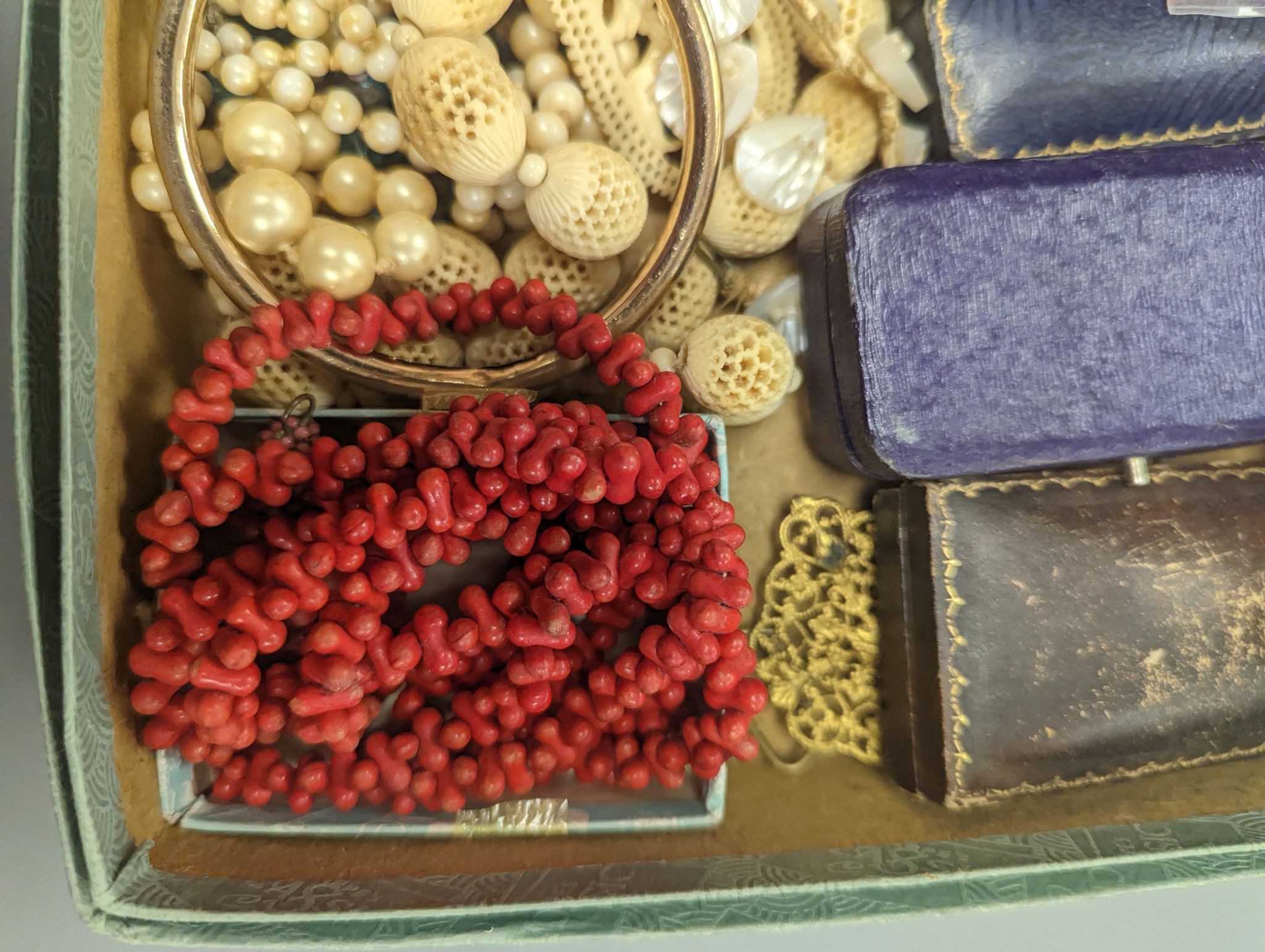 A quantity of assorted Victorian and later jewellery including costume and filigree and a 19th century tea caddy with conch shell inlay.